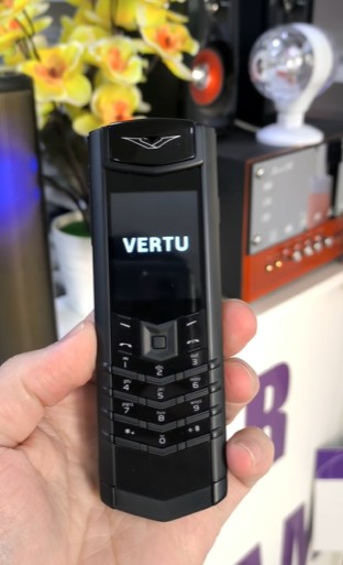 Vertu Signature