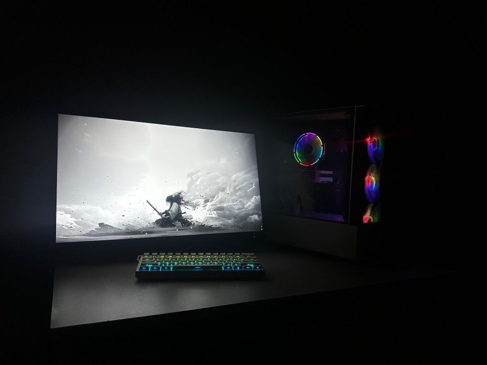 Güclü Gaming PC + AOC 27” 180Hz Monitor